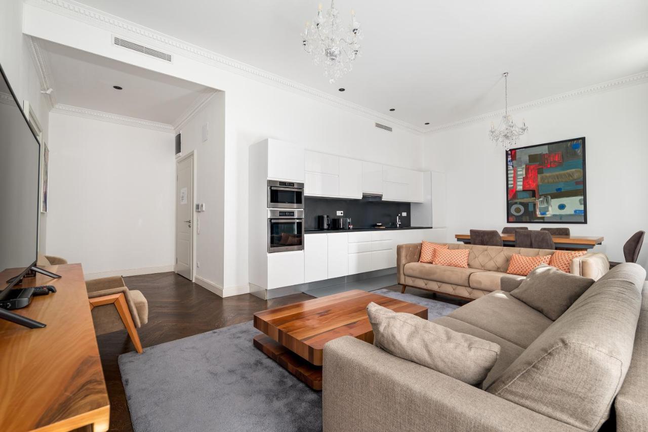 Zoya Luxury Residence بودابست المظهر الخارجي الصورة A living room in a modern apartment