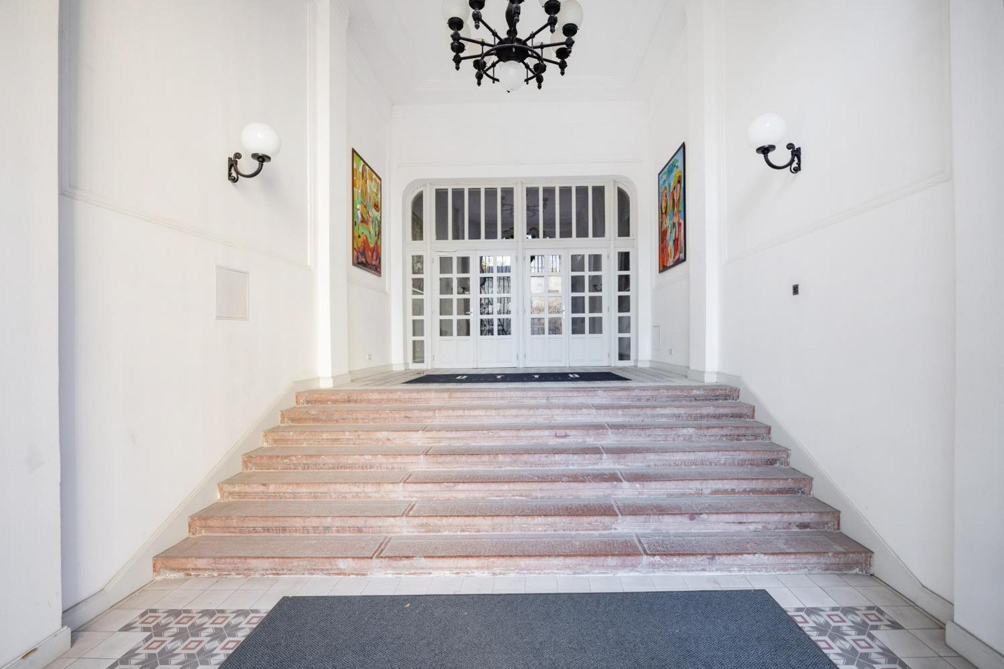 Zoya Luxury Residence بودابست المظهر الخارجي الصورة Entrance to the museum