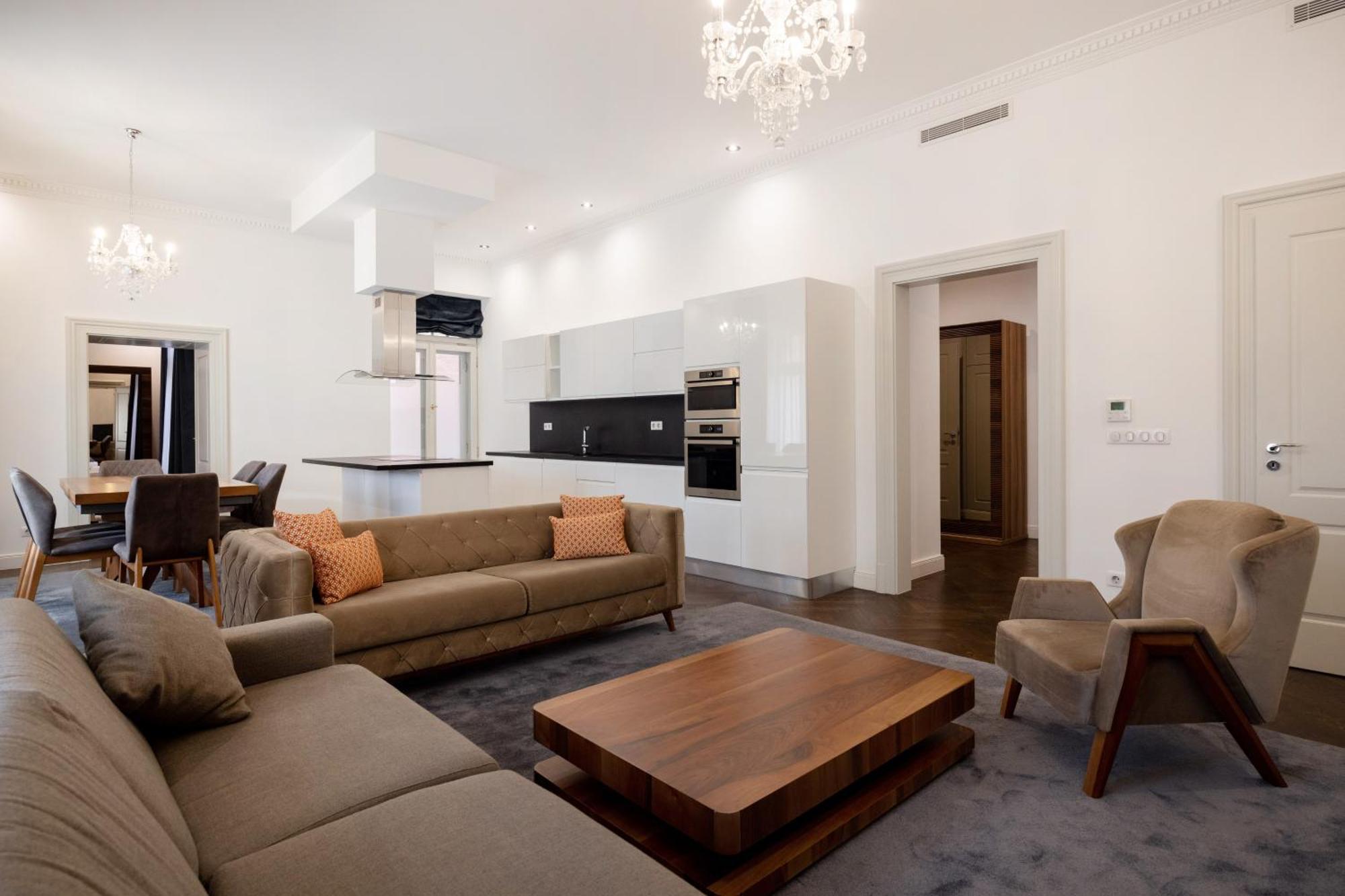 Zoya Luxury Residence بودابست المظهر الخارجي الصورة The interior of a typical apartment