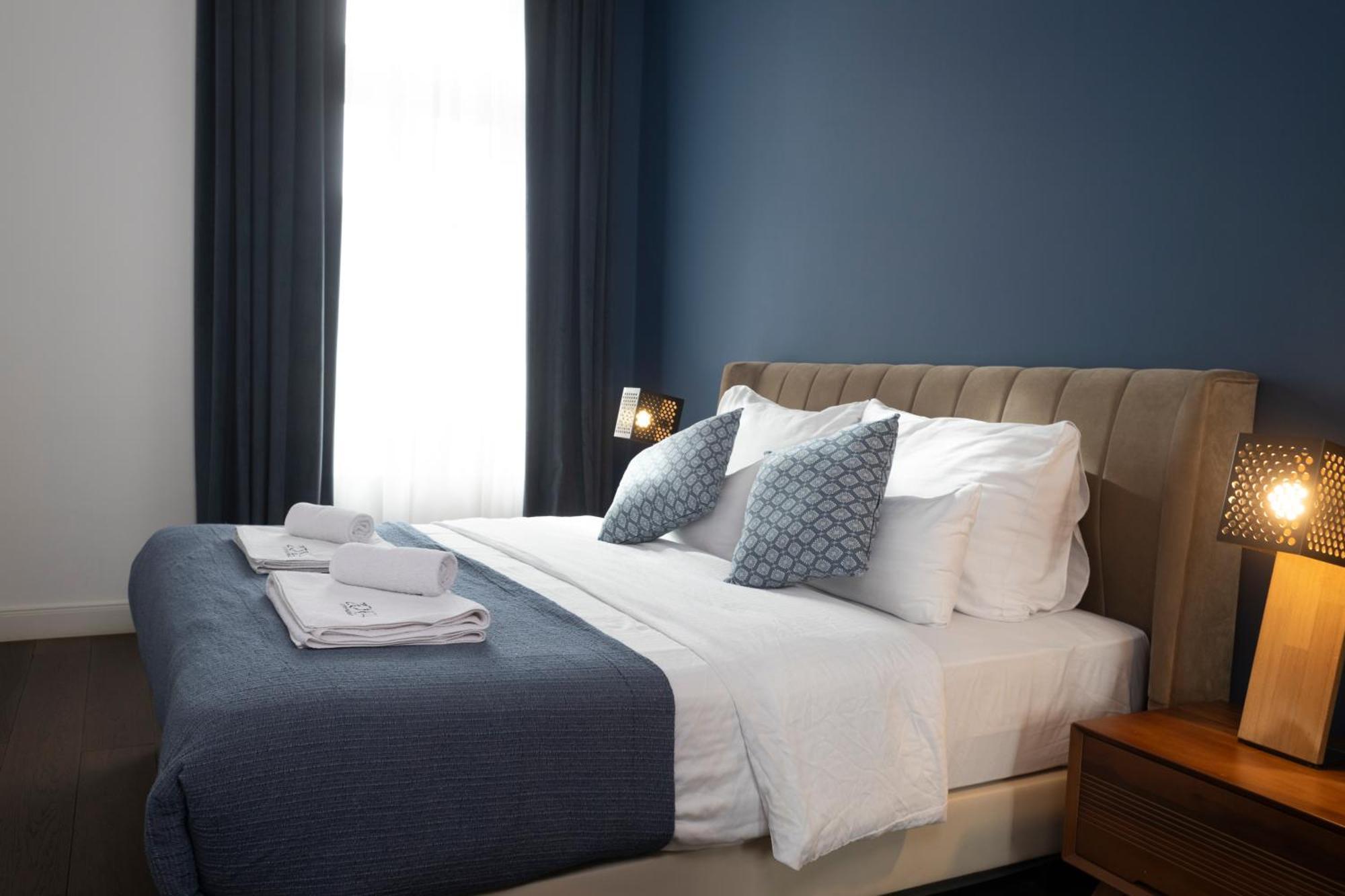 Zoya Luxury Residence بودابست المظهر الخارجي الصورة A bedroom at the hotel