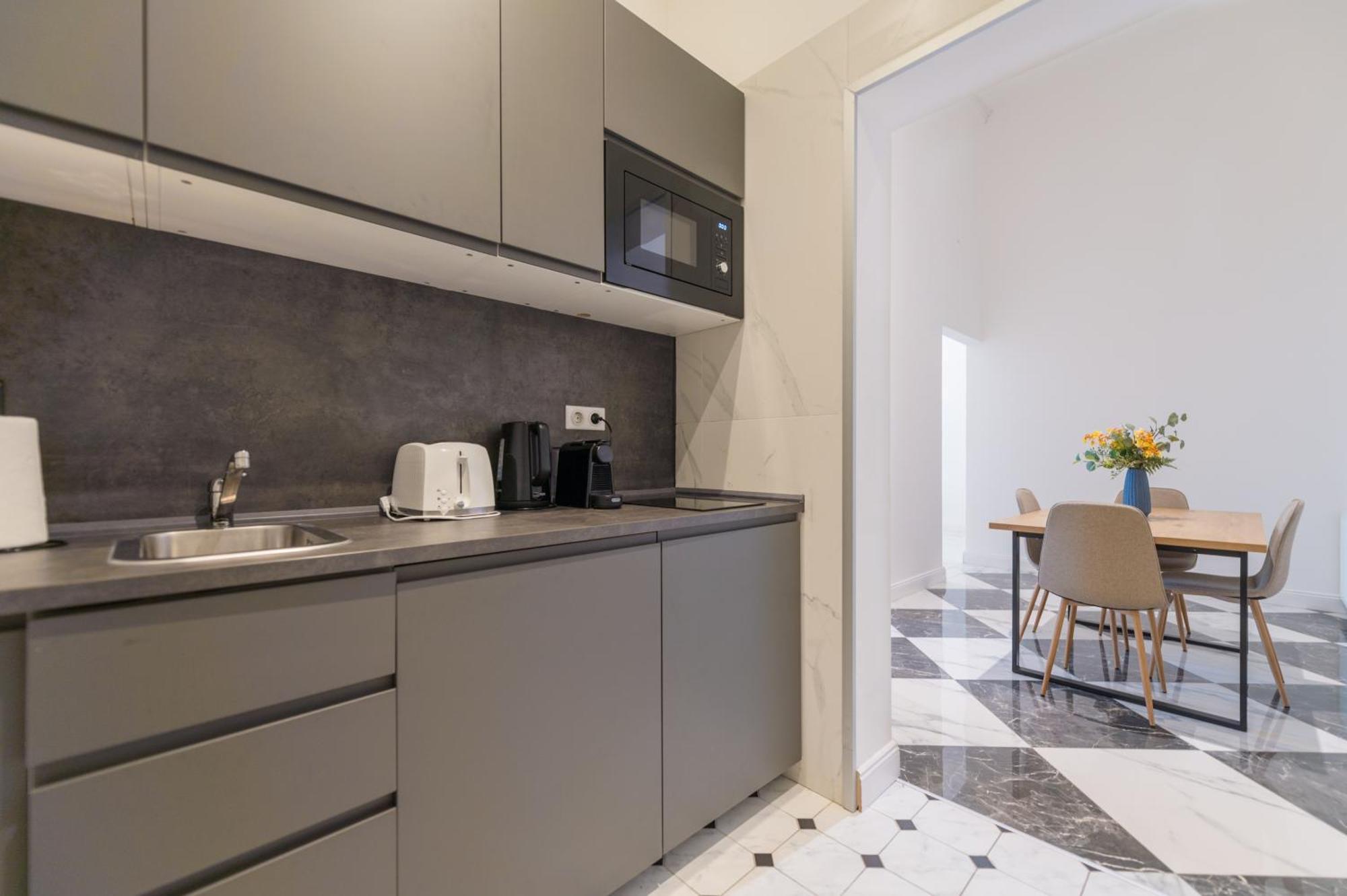 Zoya Luxury Residence بودابست المظهر الخارجي الصورة A modern kitchen