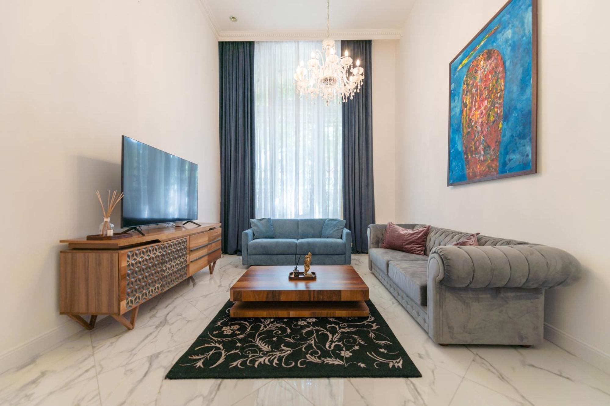 Zoya Luxury Residence بودابست المظهر الخارجي الصورة A living room with a carpet
