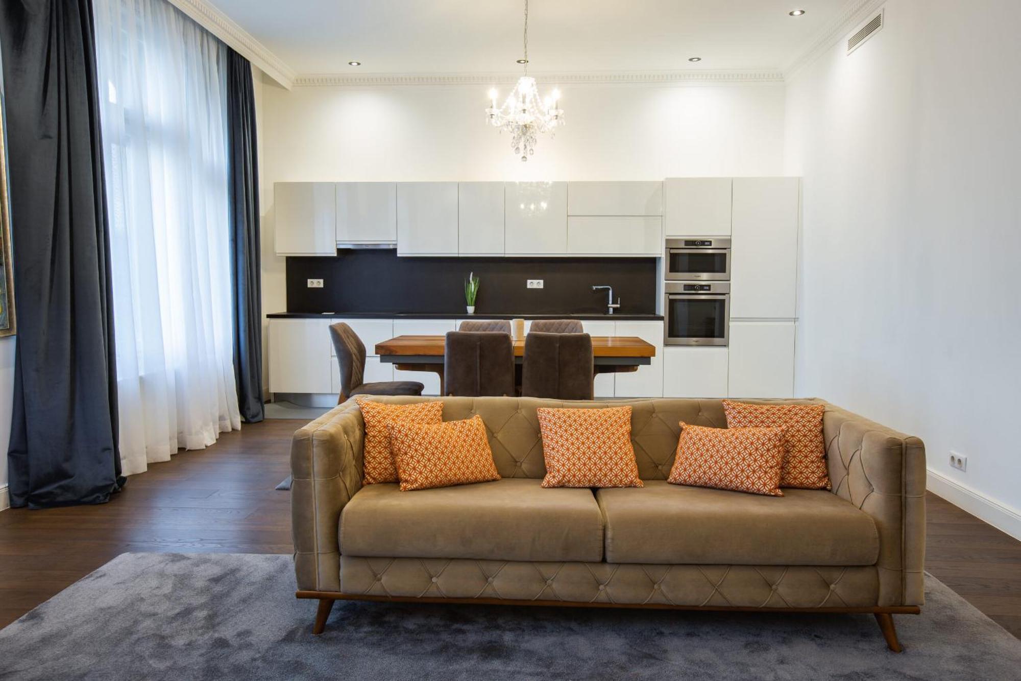 Zoya Luxury Residence بودابست المظهر الخارجي الصورة A living room with a sofa
