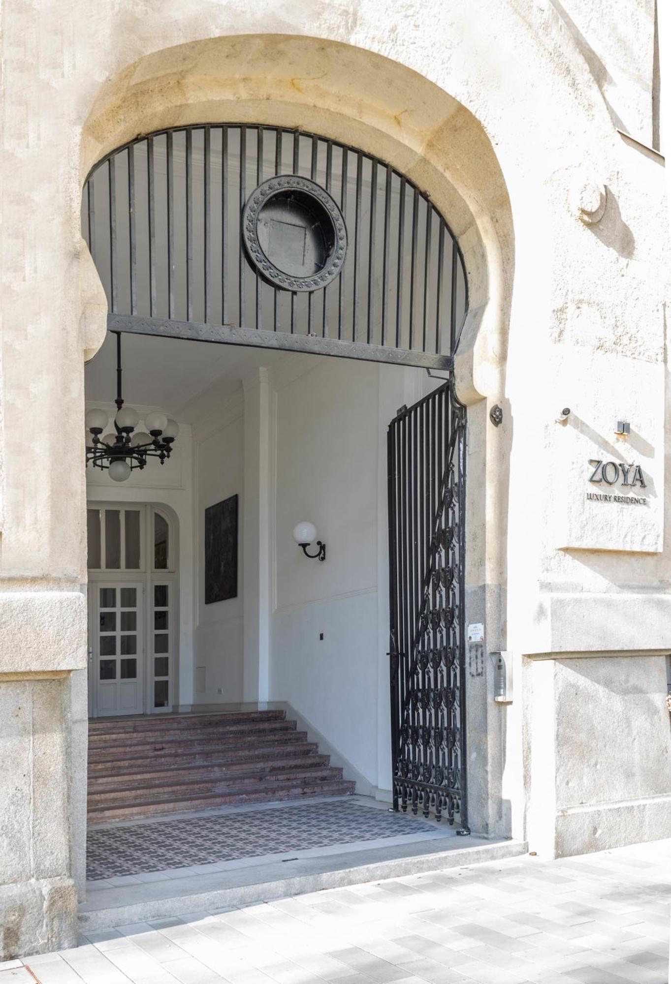 Zoya Luxury Residence بودابست المظهر الخارجي الصورة Entrance to the Zoya Museum