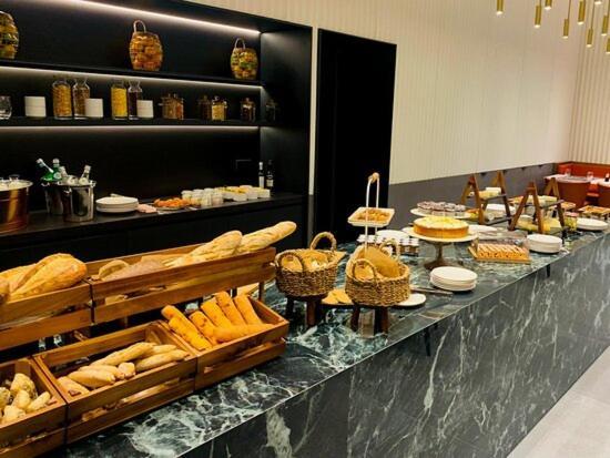 Zoya Luxury Residence بودابست المظهر الخارجي الصورة A buffet at a hotel